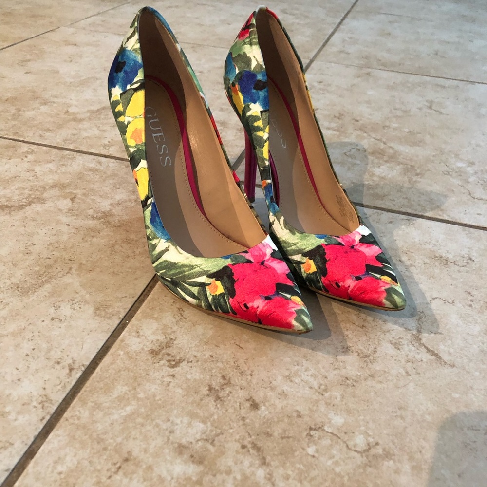 GUESS floral pointy toe pumps